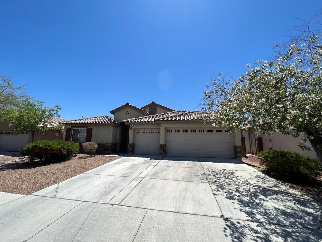 Primary Photo - 9 E Verde Way