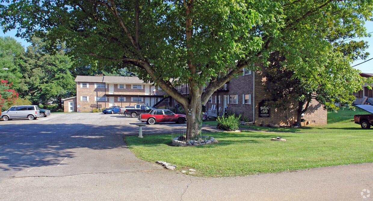 Foto principal - 211 Elyria Dr