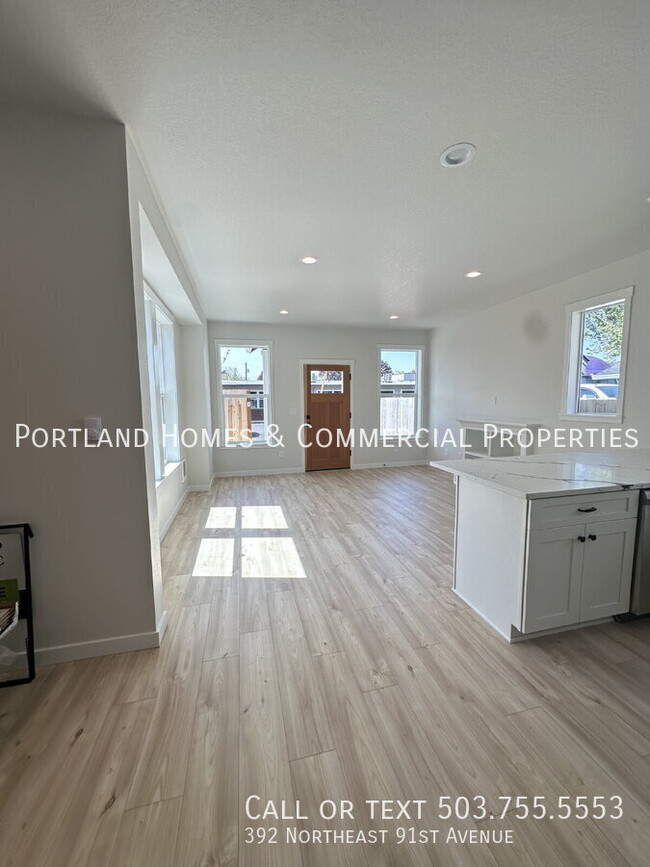 Building Photo - 392 NE 91st Ave