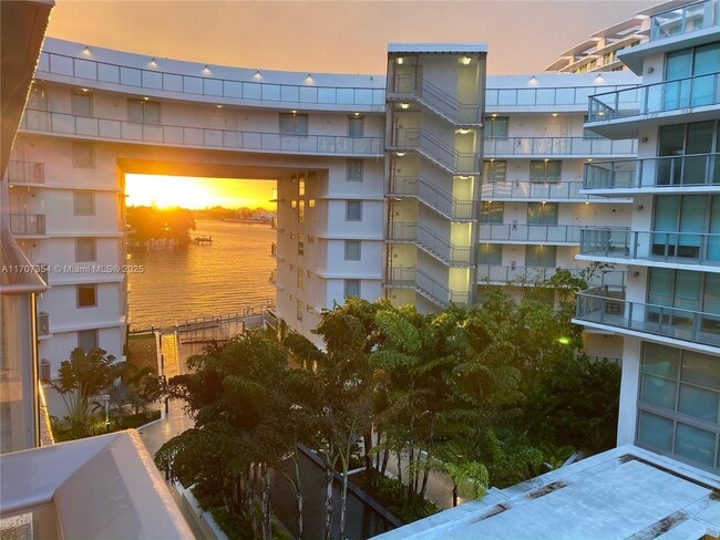 Foto del edificio - 6620 Indian Creek Dr