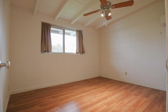 Building Photo - 923 Rosebrook Dr