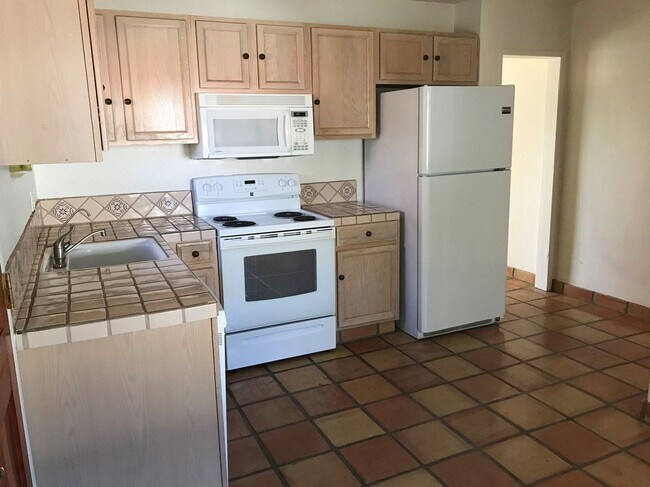 Building Photo - FIRST MONTHS RENT FREE