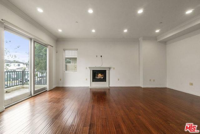 Foto del edificio - 10765 Wilkins Ave