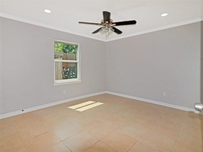 Foto del edificio - 8711 Shadow Crest St
