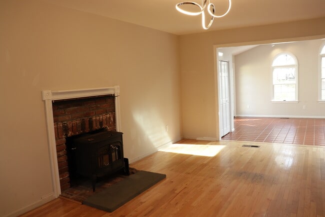 Building Photo - 35 Highpoint Rd