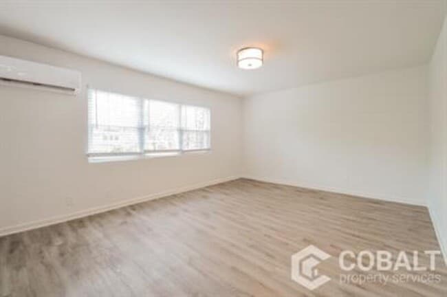 Building Photo - 401 Clifton Rd NE