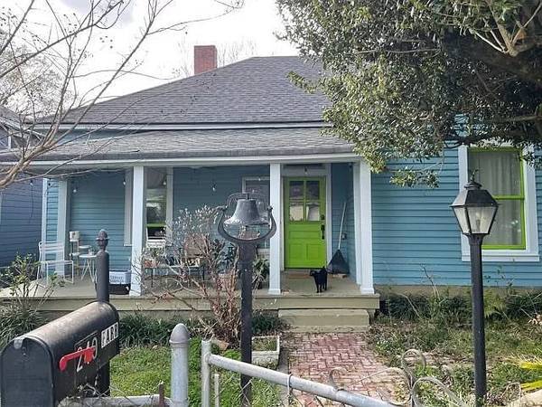 Frente - 249 Powell St SE