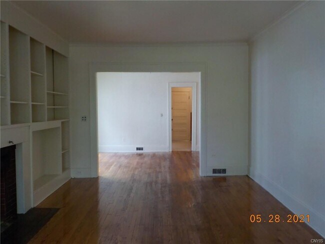 Foto del edificio - 689 Allen St