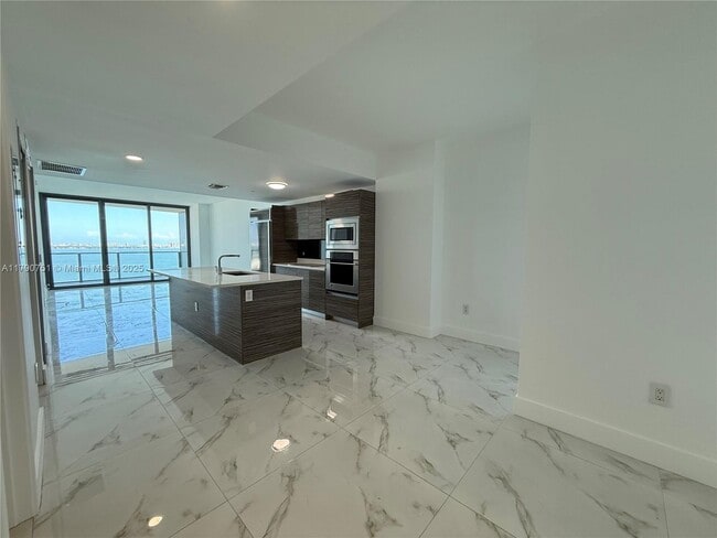 Foto del edificio - 460 NE 28th St