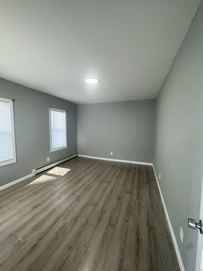 Building Photo - 290 Orange St