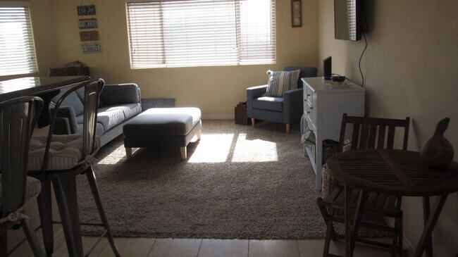 Foto del edificio - Steps to the Beach with rooftop deck