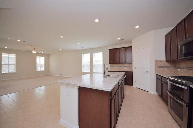 Building Photo - 2925 Harvester Ln