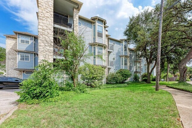 Building Photo - 3111 Tom Green St