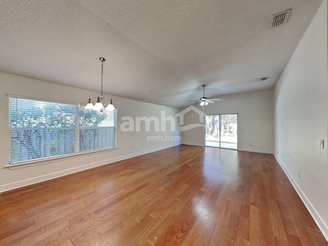 Building Photo - 2476 Winchester Ln