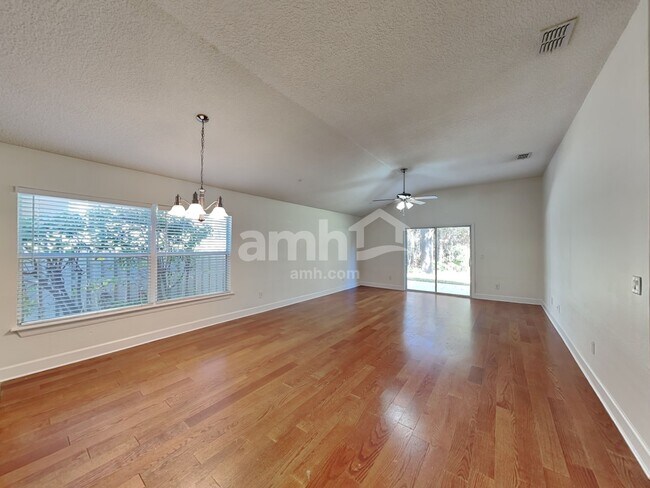 Foto del edificio - 2476 Winchester Ln