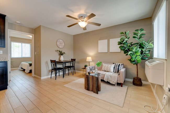 Building Photo - Woodridge Estates