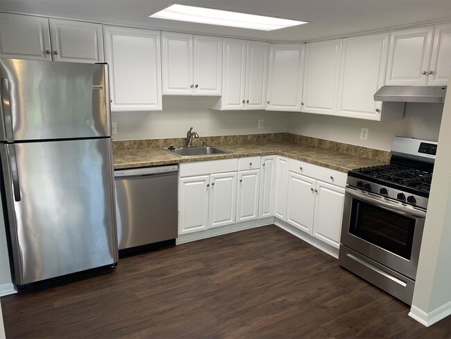 Building Photo - 6438 Colonial Knoll