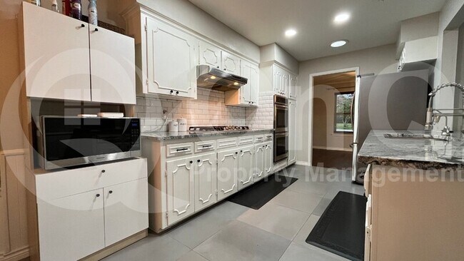 Foto del edificio - 1724 Westlake Dr