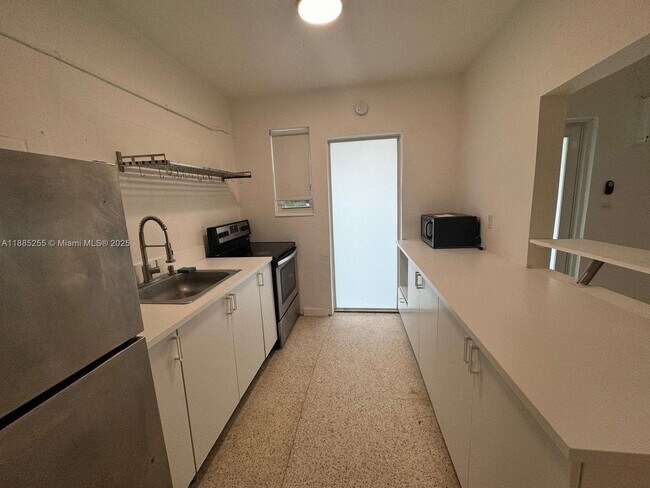 Foto del edificio - 1385 NE 105th St