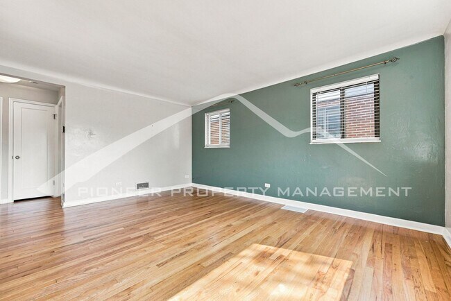 Foto del edificio - Spacious Home with Central AC and Washer/Dryer