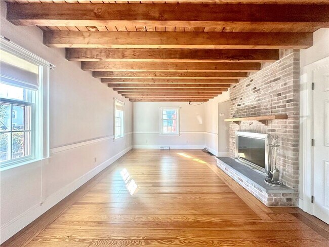 Foto del edificio - 12 Johnson Ct