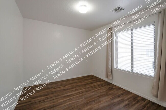 Building Photo - 2457 E Meadow Chase Dr