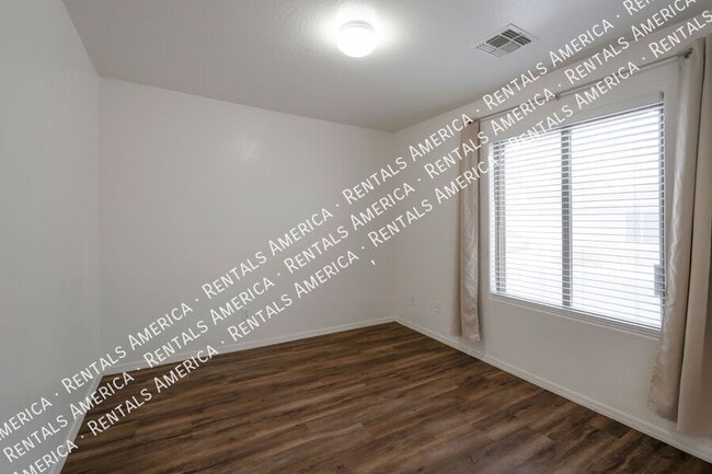 Foto del edificio - 2457 E Meadow Chase Dr