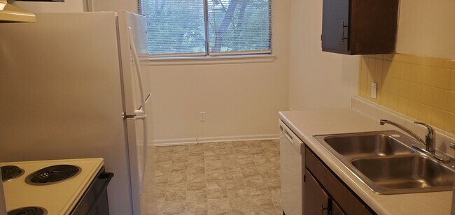 Foto del edificio - 924 W Texas Ave