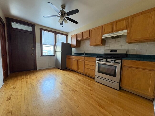 Building Photo - 4750 N Lotus Ave