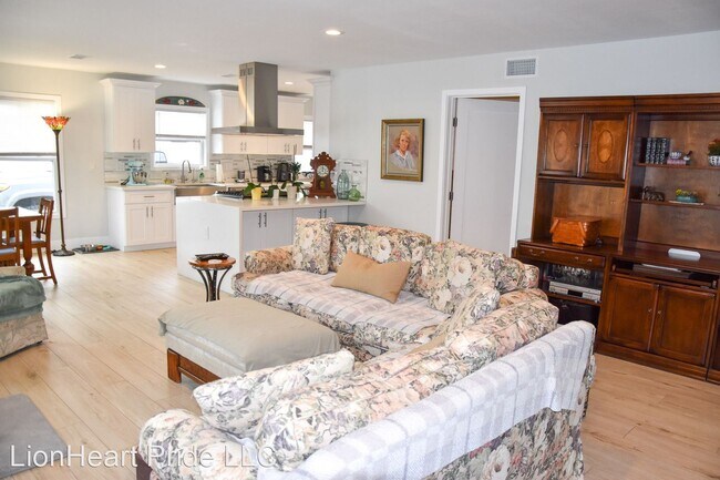 Foto del edificio - 3 br, 2 bath House - 462 North Shattuck