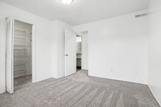 Building Photo - Pine Knoll Apartments