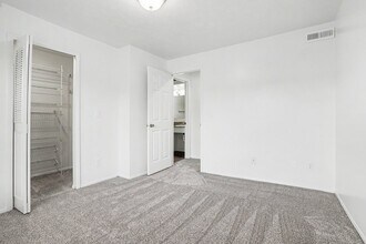 Building Photo - Pine Knoll Apartments