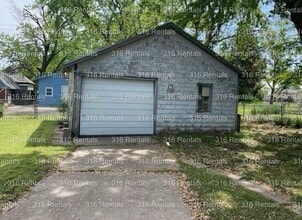 Building Photo - 425 E 3rd St