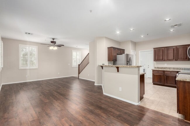 Building Photo - 3 Bedroom in Hunter Ridge
