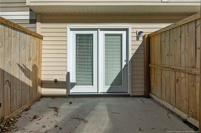 Building Photo - 2615 Middle Br Bnd