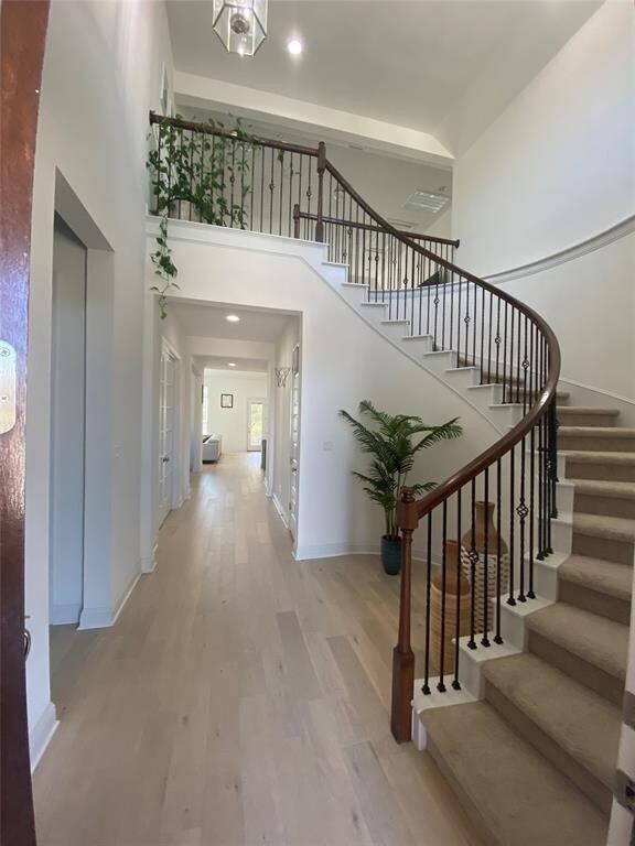 Building Photo - Luxury rental in NW Suburb