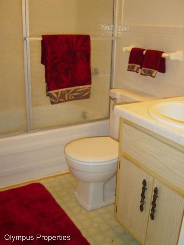 Building Photo - 1 br, 1 bath Room For Rent - 615 W 15th St