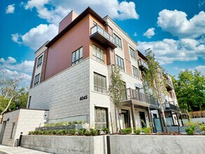 Building Photo - 4045-4045 Hickory Dr Building Photo - 4045-4045 Hickory Dr