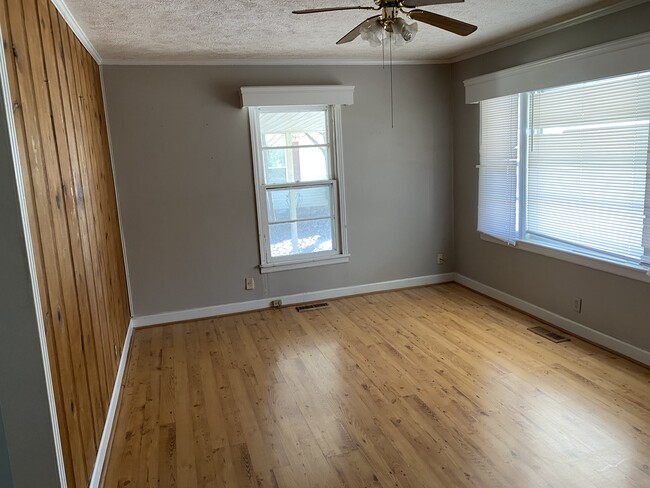 Great room - 412 Parkburg Rd