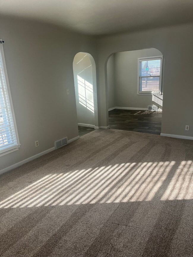 Building Photo - 3 Bedroom Home!