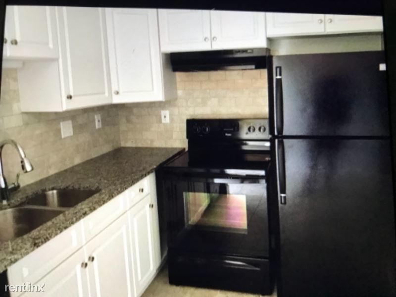 Foto principal - 300 Elmira St