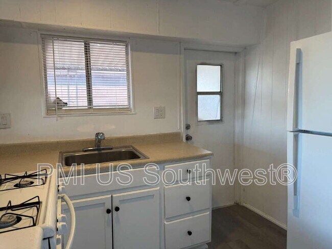 Foto del edificio - 750 Brill Dr