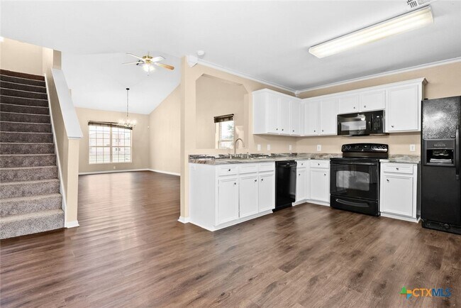 Building Photo - 5503 Schorn Dr