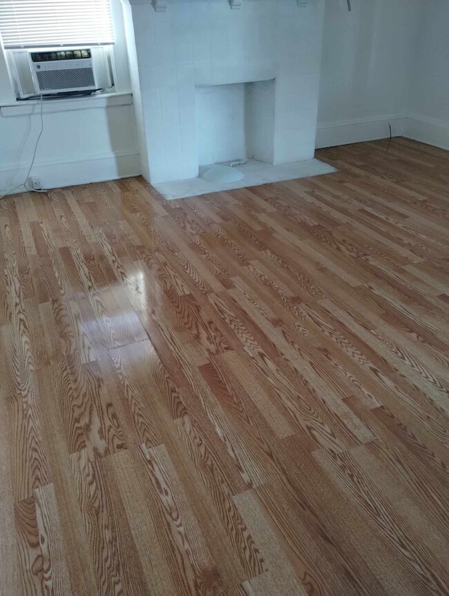 Building Photo - 1527 Jackson St