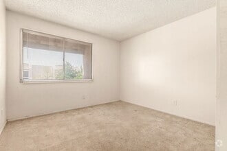 Building Photo - 5742 N 43rd Dr