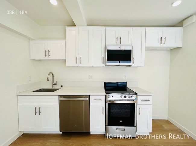 Building Photo - 1617 S Westgate Ave