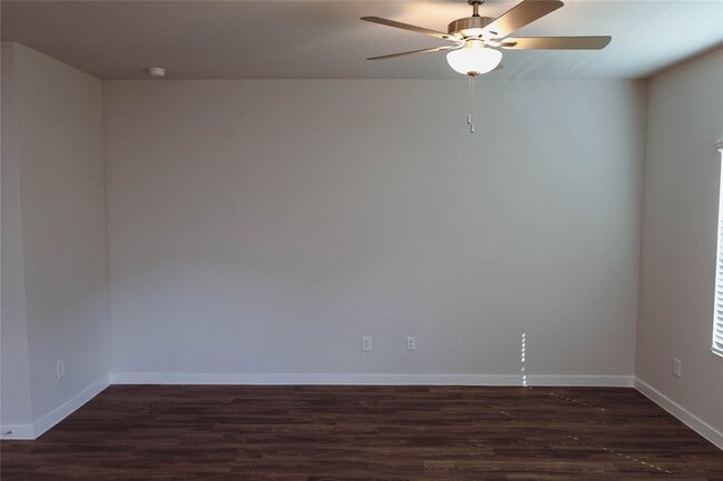 Building Photo - 211 Forest W St