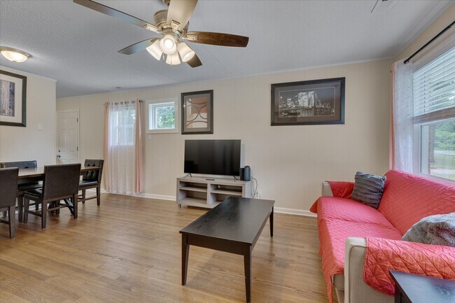 Building Photo - 210 Parthenia Dr