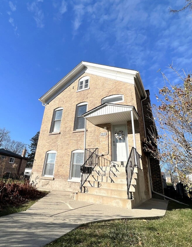 7418 Kostner Ave Unit A, Skokie, IL 60076 Condo for Rent in Skokie