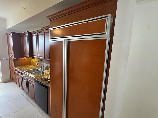 Foto del edificio - 626 Coral Way